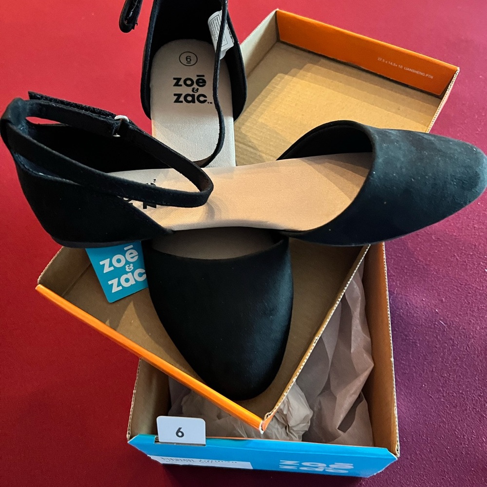 Side tie shoe